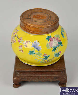 A Chinese Guangxu porcelain yellow-ground jar