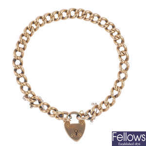 An early 20th century 15ct gold bracelet.