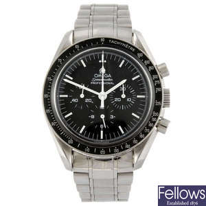 OMEGA - a gentleman's Speedmaster Professional chronograph bracelet watch.