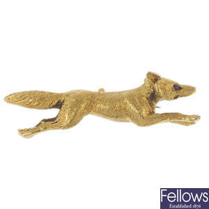 An early 20th century 15ct gold fox brooch.
