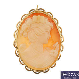 A selection of four items of 9ct gold shell cameo jewellery.