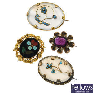 A selection of four late Victorian brooches.
