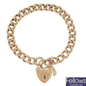 An early 20th century 15ct gold curb link bracelet.