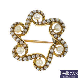 An Edwardian gold seed and split pearl brooch.