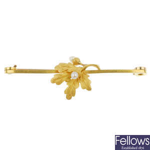An early 20th century 15ct gold foliate seed pearl brooch.
