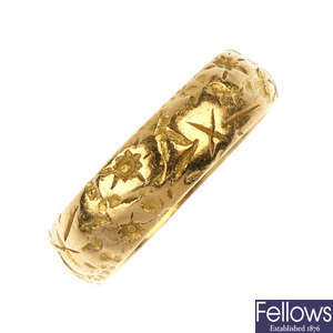 An early 20th century 22ct gold ring.