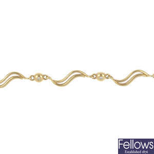 An 18ct gold diamond bracelet. 