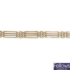 An early 20th century 15ct gold gate bracelet.