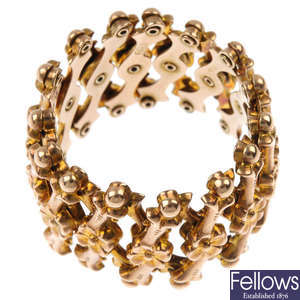 An early 20th century 9ct gold expanding bracelet.