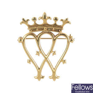 Two 9ct gold brooches.