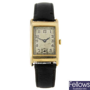 A gentleman's 9ct yellow gold wrist watch.