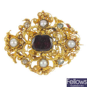 An early 19th century 18ct gold garnet, diamond and split pearl brooch.