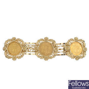 A 9ct gold mounted half sovereign gate bracelet.
