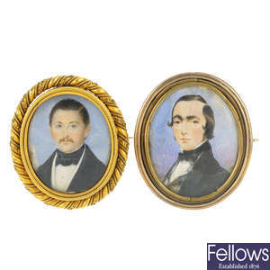 Four late 19th to early 20th century items of portrait/photograph jewellery.