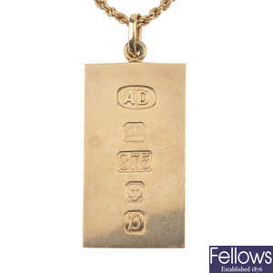 A 9ct gold ingot pendant and chain.