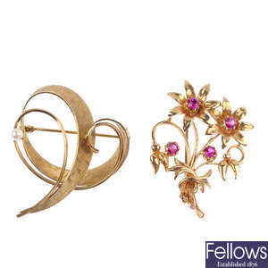 Two 9ct gold spray brooches.