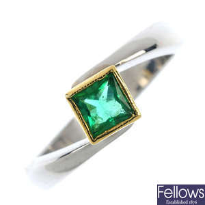 An 18ct gold emerald single-stone crossover ring.