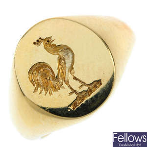 A 14ct gold signet ring. 