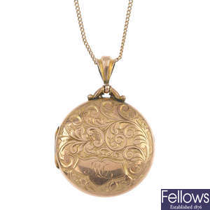 An early 20th century 9ct gold locket. 