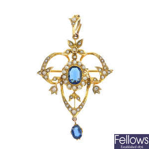 An early 20th century 9ct gold paste and split pearl pendant.