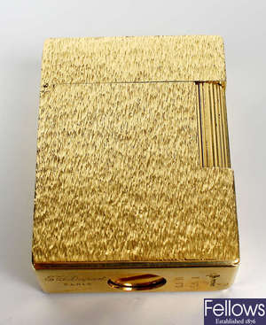 An 18ct gold S.T. Dupont lighter