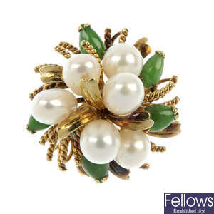 A 1970s 14ct gold cultured jade and cultured pearl dress ring.