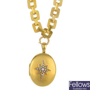 A late Victorian gold split pearl locket and fancy-link chain. 
