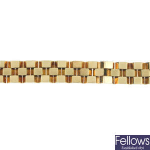 A 1940s 14ct gold strap bracelet.