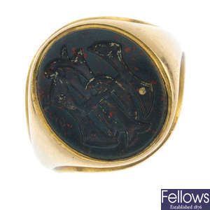 A gentleman's early 20th century 18ct gold bloodstone signet ring.