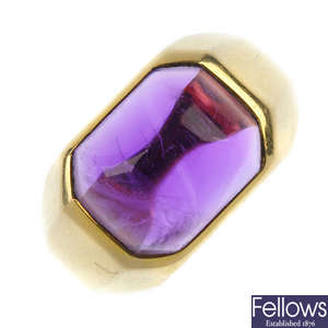 An 18ct gold amethyst ring.