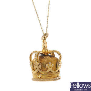 An Edwardian 9ct gold coronation pendant. 