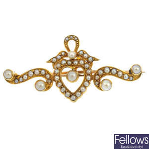 A late Victorian 18ct gold split and seed pearl brooch.