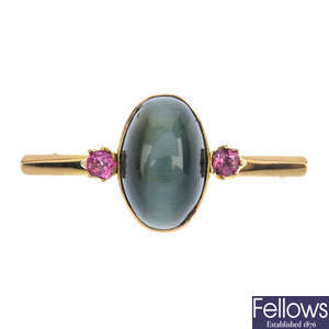 A chrysoberyl cat's-eye and and sapphire three-stone bar brooch. 