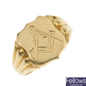 A gentleman's early 20th century 9ct gold Masonic signet ring.
