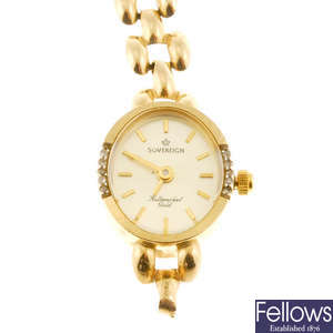 SOVEREIGN - a lady's 9ct gold bracelet watch.