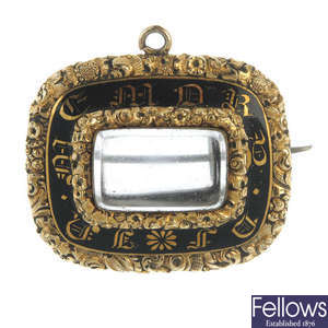 A George IV 9ct gold enamel mourning brooch.