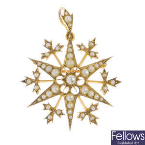 An early 20th century 9ct gold split pearl star pendant.
