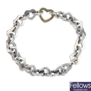 TIFFANY & CO. - a silver bracelet.