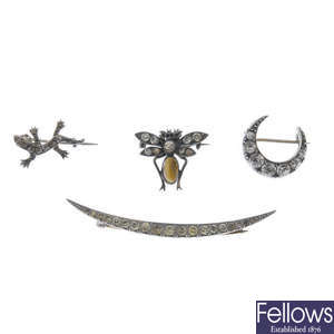 A selection of four early 20th century paste brooches.