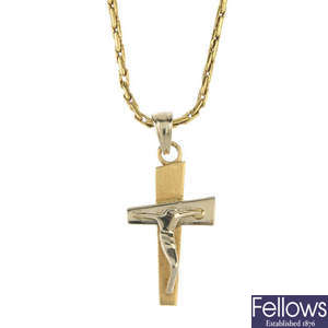 An 18ct gold crucifix pendant.