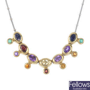 A bi-colour multi-gem necklace. 