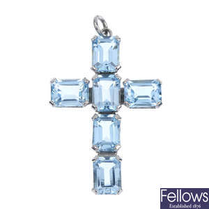 An aquamarine cross pendant. 