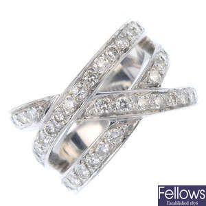 A diamond crossover ring