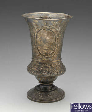 A late Victorian trophy vase. (a.f)