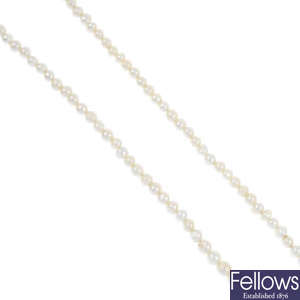A natural pearl single-row necklace. 