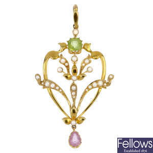 An early 20th century 15ct gold peridot, tourmaline and split pearl pendant. 