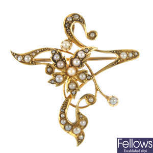 An early 20th century 15ct gold split and seed pearl brooch.