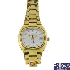GIRARD-PERREGAUX - a gentleman's gold plated Gyromatic bracelet watch.