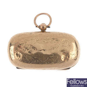 An early 20th century 9ct gold double sovereign case.