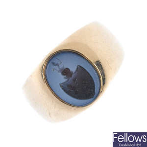 A gentleman's early 20th century gold hardstone intaglio ring.